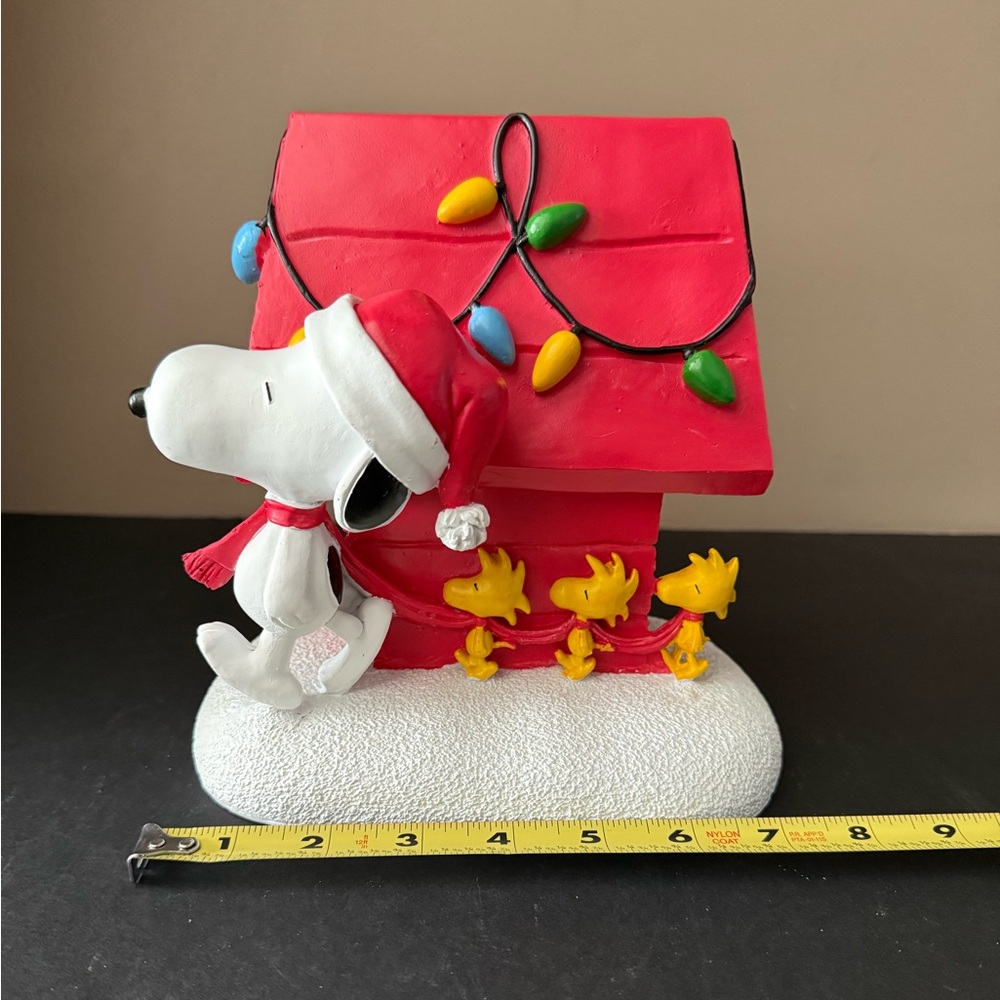 Peanuts Snoopy Christmas Figurine table decor with Doghouse